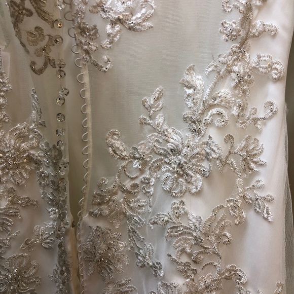 Wedding Dress - Picture 6 of 7